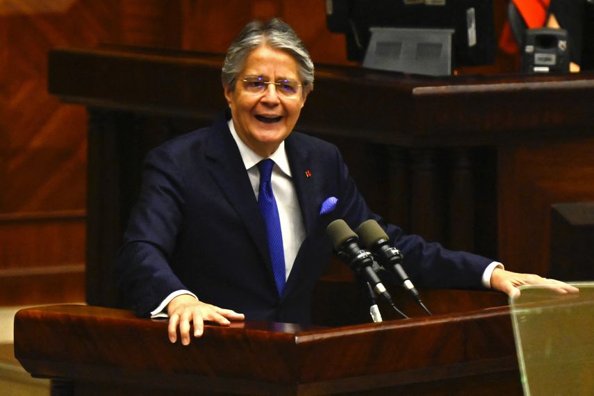 Presidente de Ecuador proclama su inocencia en juicio