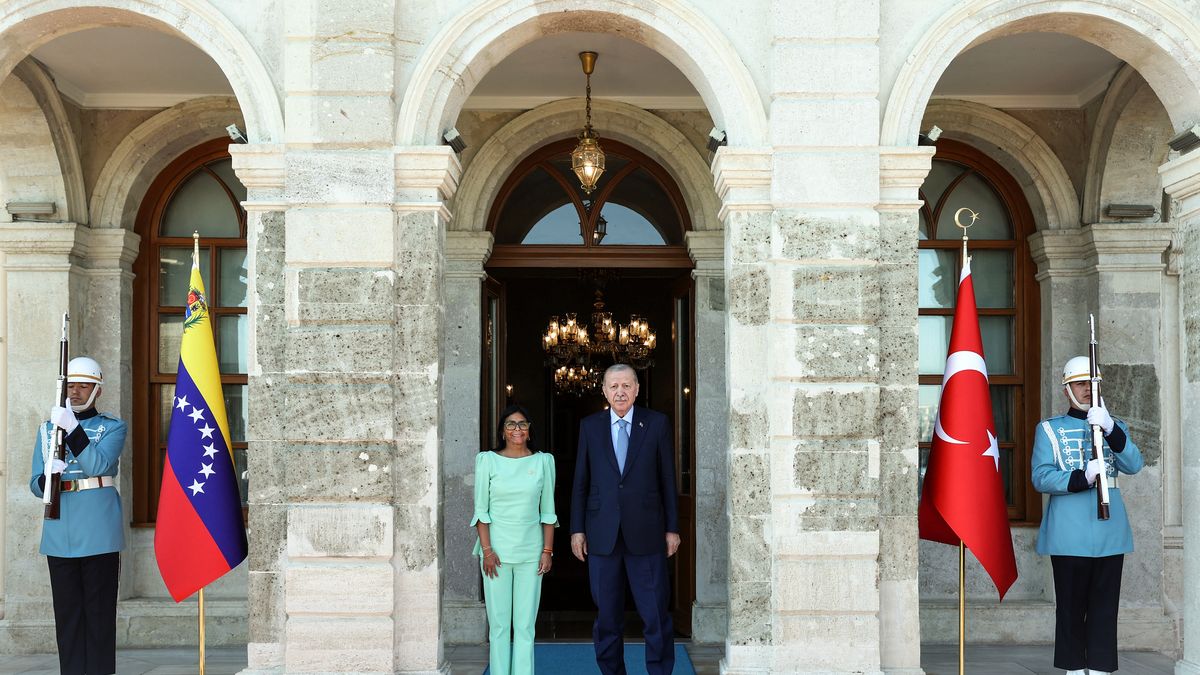 Delcy Rodríguez y Recep Tayyip Erdogan, en el Palacio de Dolmabahce. AFP Delcy Rodríguez y Recep Tayyip Erdogan, en el Palacio de Dolmabahce. AFP