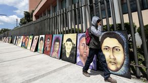 México detiene a exprocurador general por desaparición de 43 estudiantes