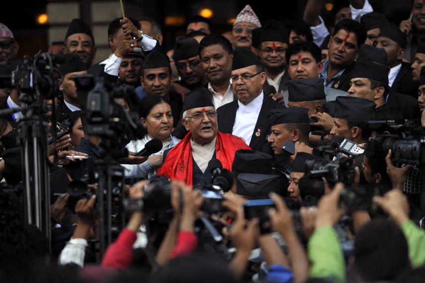 Primer ministro de Nepal anuncia su dimisión tras represión de protestas Primer ministro de Nepal anuncia su dimisión tras represión de protestas