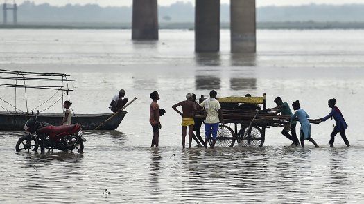 Los expertos estiman que la intensidad y la frecuencia de las lluvias monzónicas anuales en India, que tienen lugar de junio a septiembre, se ven reforzadas por el cambio climático. AFP