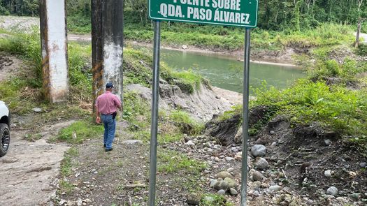 El río Chiriquí Viejo arrastró en noviembre de 2020 el puente colgante que comunicaba a los corregimientos de Plaza de Caisán y Monte Lirio, por lo cual productores y residentes de Renacimiento esperan su construcción.