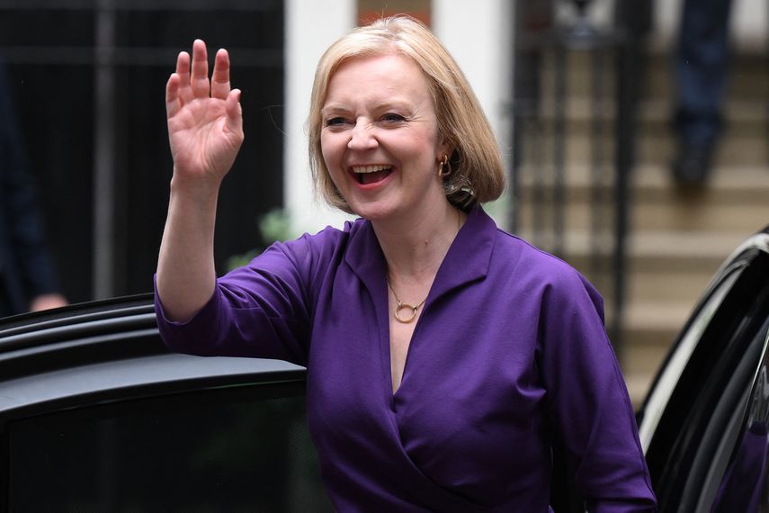 Liz Truss defiende polémica bajada de impuestos