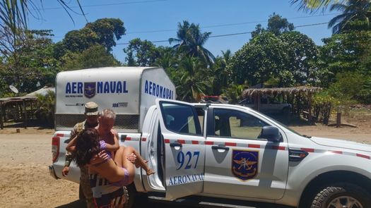 El personal rescatista de Sinaproc, procedió a colocar bandera amarilla en la playa Las Lajas y advirtieron a los bañistas, sobre el riesgo que representa ingresar al agua con las fuertes olas que se registran en la zona.