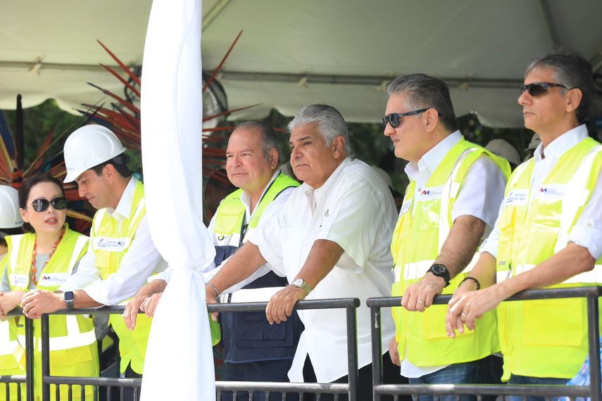 Mulino inaugura primera excavación del cuarto puente sobre el Canal de Panamá