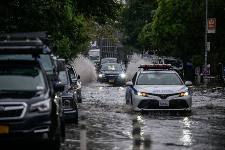 Las lluvias torrenciales inundaron carreteras en Nueva York y paralizaron parcialmente el metro y los aeropuertos. | Foto: AFP Las lluvias torrenciales inundaron carreteras en Nueva York y paralizaron parcialmente el metro y los aeropuertos. | Foto: AFP