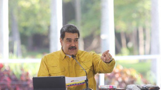 Maduro denuncia persecución contra expresidente salvadoreño