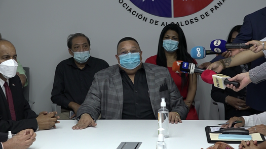 Alcalde de Colón justifica ingresos elevados y gastos de movilización para autoridades locales