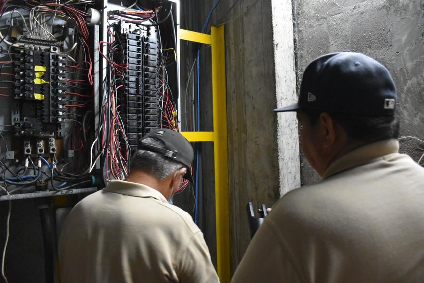 Hospital Regional "Dr. Rafael Hernández L.", en David, provincia de Chiriquí, vuelve a trabajar en óptimas condiciones, tras terminar trabajos eléctricos. Hospital Regional "Dr. Rafael Hernández L.", en David, provincia de Chiriquí, vuelve a trabajar en óptimas condiciones, tras terminar trabajos eléctricos.