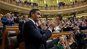 Pedro Sánchez acude al Parlamento español para obtener un nuevo mandato