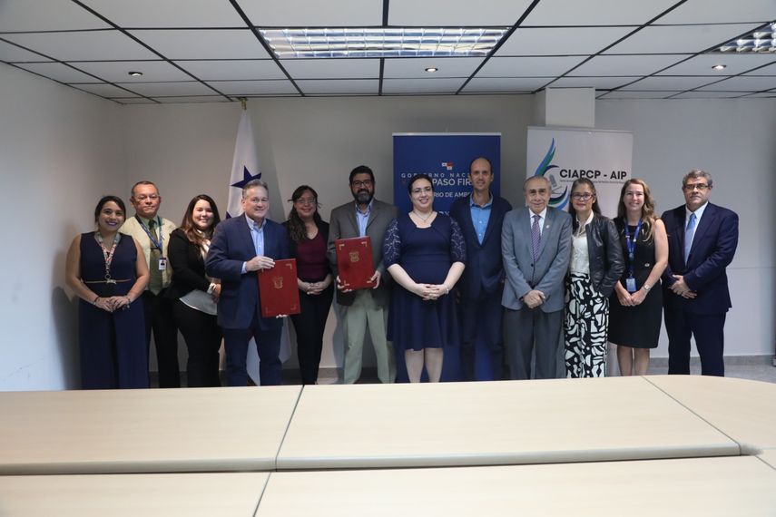 El Ministerio de Ambiente (MiAMBIENTE) y el Centro de Investigaciones Agroecológicas del Pacífico Central de Panamá (CIAPCP-AIP) han establecido una alianza estratégica que promete fortalecer la investigación agroambiental en el país. El Ministerio de Ambiente (MiAMBIENTE) y el Centro de Investigaciones Agroecológicas del Pacífico Central de Panamá (CIAPCP-AIP) han establecido una alianza estratégica que promete fortalecer la investigación agroambiental en el país.