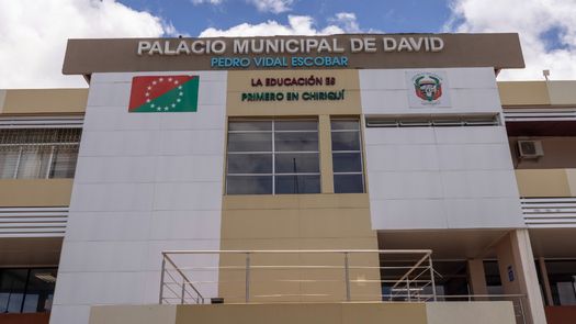 Para esta primera entrega de calcomanías para vehículos inscritos en el municipio de David se cuenta con unos 10 mil stickers.