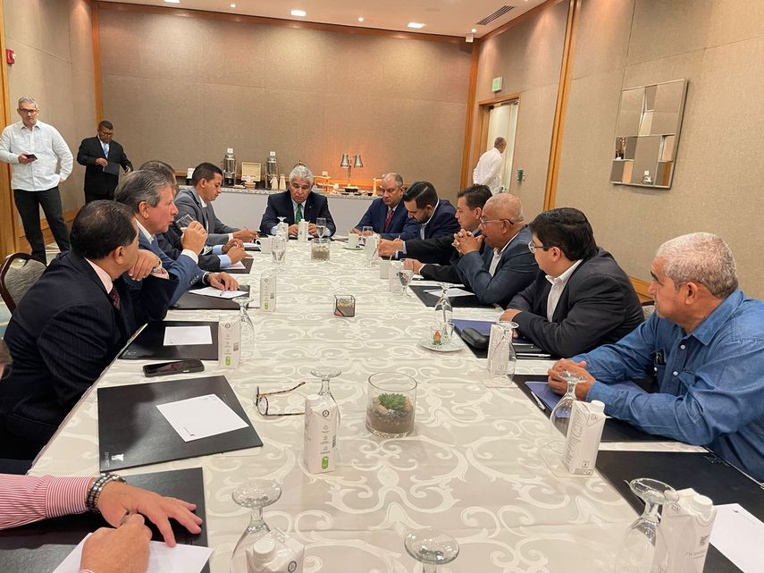 José Raúl Mulino se reúne con la bancada panameñista. José Raúl Mulino se reúne con la bancada panameñista.