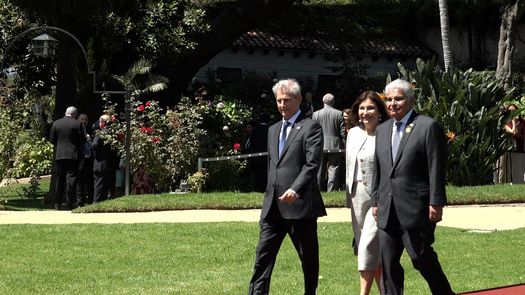 Mulino fue acompañado por su esposa, la primera dama, Maricel Cohen de Mulino. Mulino fue acompañado por su esposa, la primera dama, Maricel Cohen de Mulino.