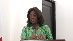 La titular del Meduca, Lucy Molinar, explica avances de la capacitación docente.