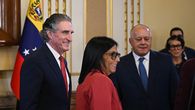 La presidenta de Venezuela, Delcy Rodríguez, recibió el miércoles al secretario estadounidense del Interior, Doug Burgum, en la segunda reunión con un miembro de la administración Trump desde la incursión militar que derrocó a Nicolás Maduro. La presidenta de Venezuela, Delcy Rodríguez, recibió el miércoles al secretario estadounidense del Interior, Doug Burgum, en la segunda reunión con un miembro de la administración Trump desde la incursión militar que derrocó a Nicolás Maduro.