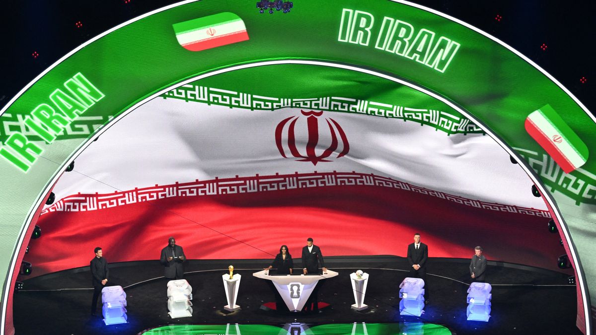 ¿Boicoteará Irán el Mundial 2026? La guerra desencadenada por Estados Unidos e Israel pone en duda la participación de la selección asiática en el torneo, con sus tres partidos de la primera fase programados en suelo estadounidense. ¿Boicoteará Irán el Mundial 2026? La guerra desencadenada por Estados Unidos e Israel pone en duda la participación de la selección asiática en el torneo, con sus tres partidos de la primera fase programados en suelo estadounidense.
