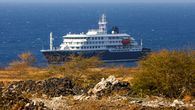El crucero en el Atlántico afectado por un brote de hantavirus que podría haber causado la muerte de tres personas está contemplando la posibilidad de desembarcar en Las Palmas de Gran Canaria o en Tenerife. El crucero en el Atlántico afectado por un brote de hantavirus que podría haber causado la muerte de tres personas está contemplando la posibilidad de desembarcar en Las Palmas de Gran Canaria o en Tenerife.