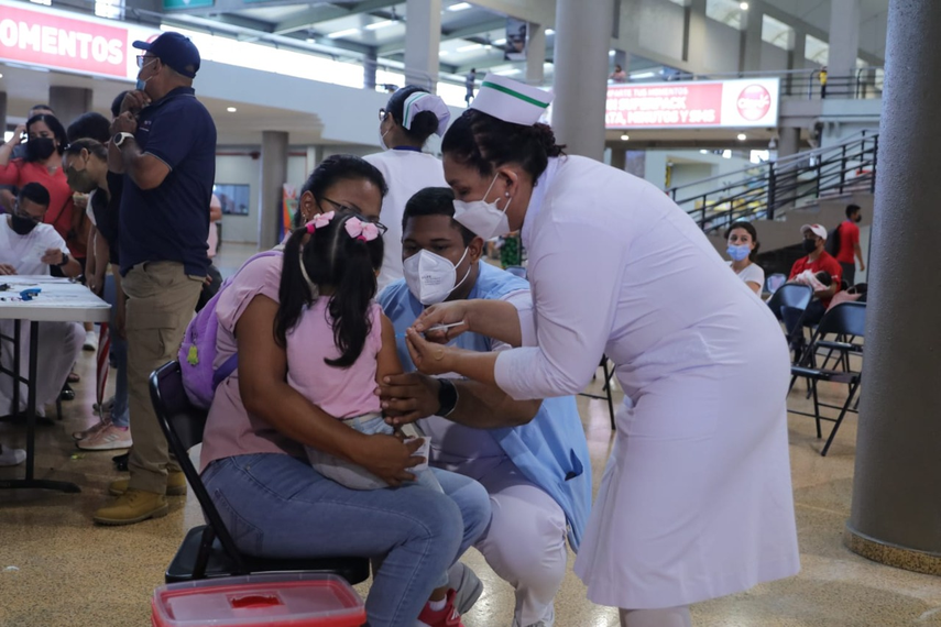 El Minsa aplicó dosis de la vacuna anticovid en la Terminal de Albrook