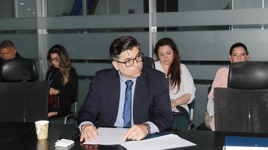 El viceministro de Vivienda, Fernando Méndez, emitió su consideraciones en la Asamblea.