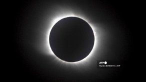 Eclipse total de Sol oscurece y emociona el sur de Chile y Argentina