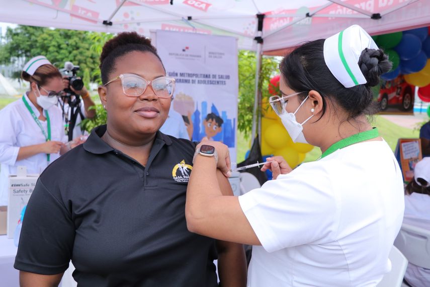 El Minsa agrego que la región de salud de Coclé aplicó 262 dosis contra la influenza, de Pfizer bivalente para Covid-19, 20 dosis y 25 dosis de otras vacunas en total 307 dosis aplicadas. El Minsa agrego que la región de salud de Coclé aplicó 262 dosis contra la influenza, de Pfizer bivalente para Covid-19, 20 dosis y 25 dosis de otras vacunas en total 307 dosis aplicadas.