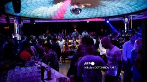 Los búlgaros desafían el covid-19 y vuelven a la pista de baile