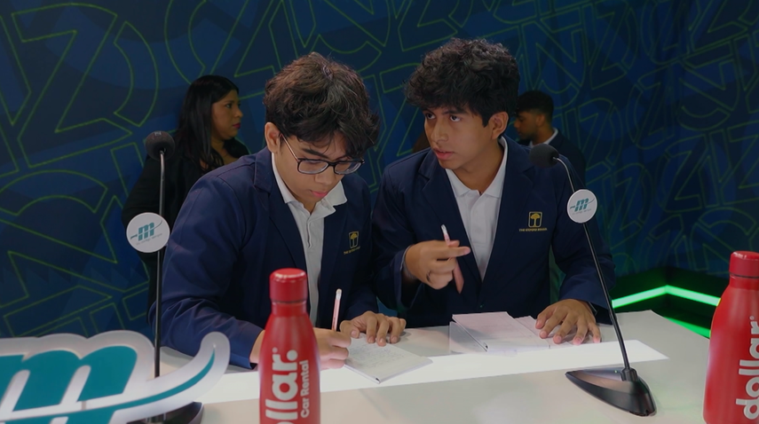 Debate Z alcanzó su sexto programa. The Oxford School logró pasar a semifinal