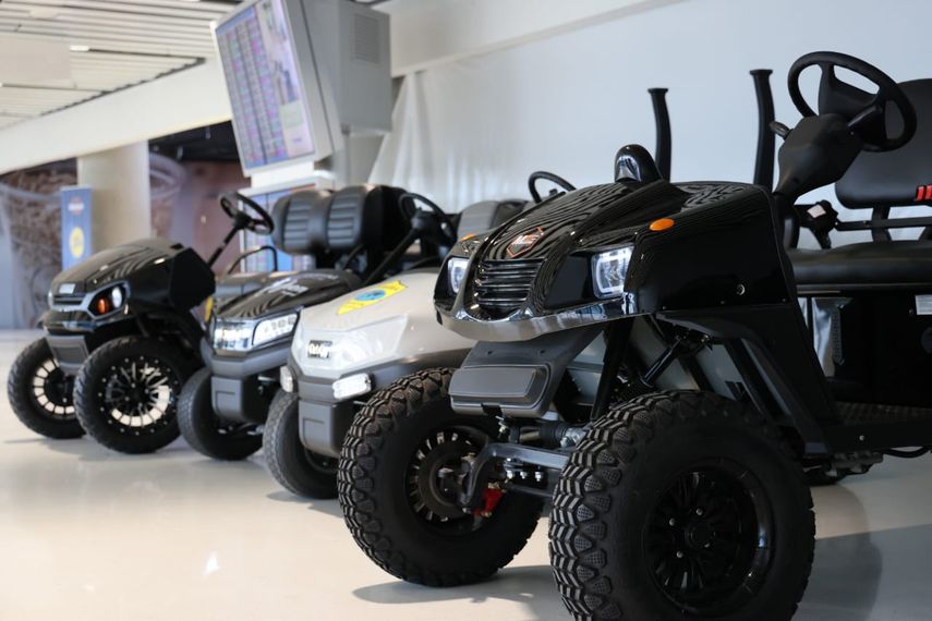 La Junta Directiva del Aeropuerto de Tocumen S.A., aprobó el establecimiento de normas que regulan el uso de los carros eléctricos, para el traslado de pasajeros y visitantes dentro de las Terminales 1 y 2. La Junta Directiva del Aeropuerto de Tocumen S.A., aprobó el establecimiento de normas que regulan el uso de los carros eléctricos, para el traslado de pasajeros y visitantes dentro de las Terminales 1 y 2.