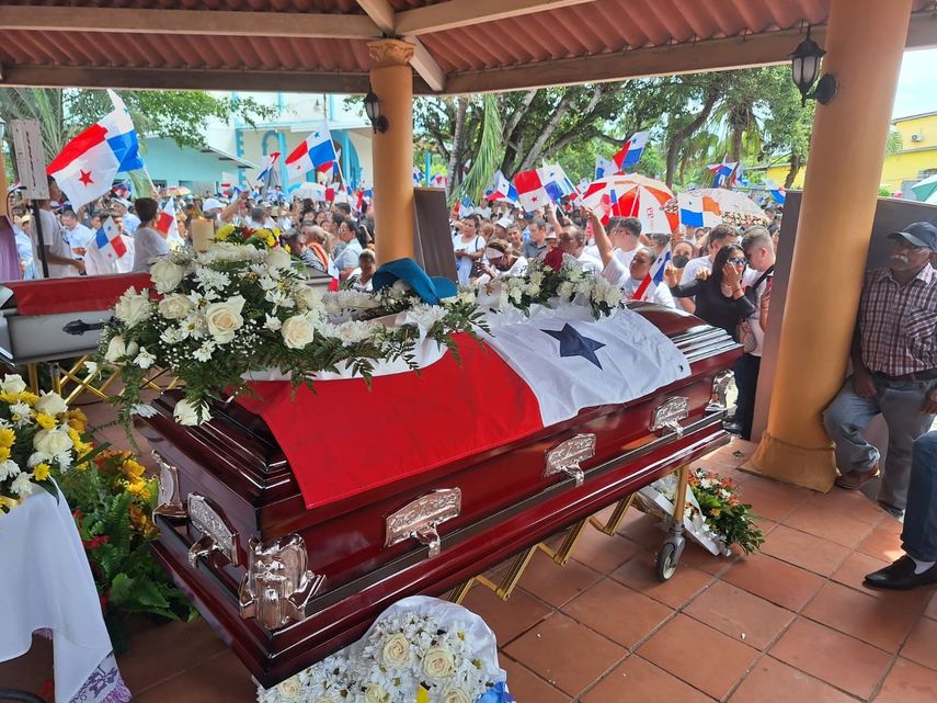 Despiden a docentes asesinados en protestas en Chame