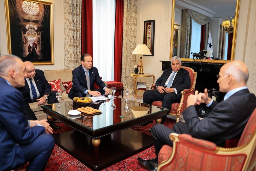 Mulino busca atraer inversiones francesas durante visita a París