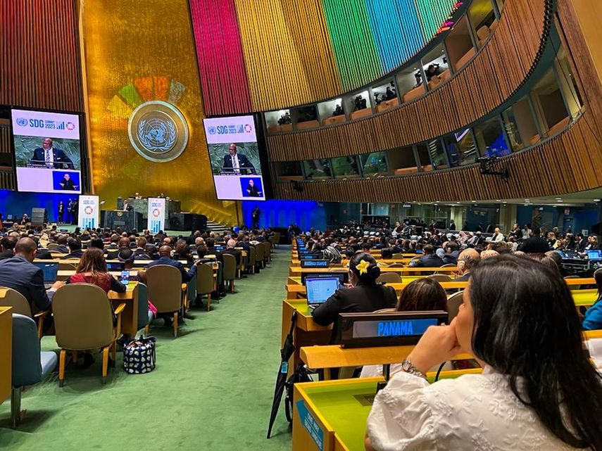 La ministra de Desarrollo Social (MIDES), María Inés Castillo, presentó el Plan Colmena como la principal estrategia de Panamá para la aceleración de la Agenda 2030. La ministra de Desarrollo Social (MIDES), María Inés Castillo, presentó el Plan Colmena como la principal estrategia de Panamá para la aceleración de la Agenda 2030.