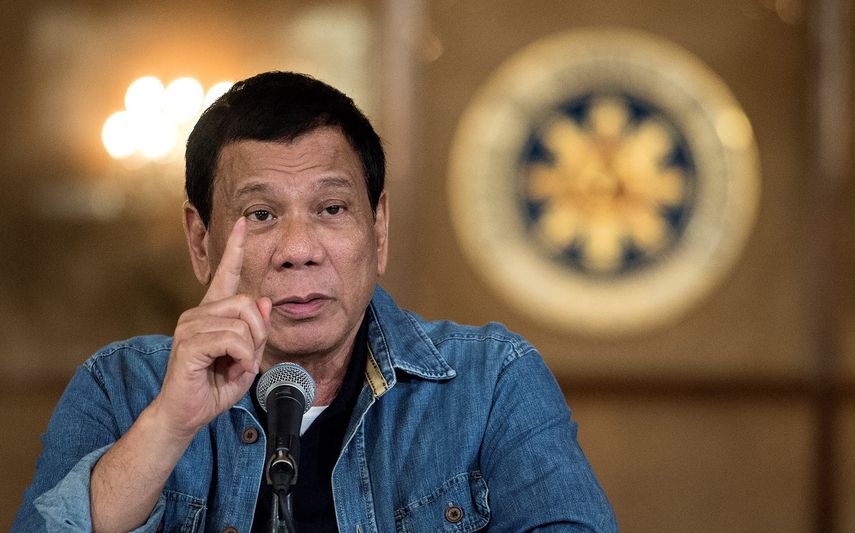 El expresidente de Filipinas Rodrigo Duterte, fue entregado este miércoles a la Corte Penal Internacional (CPI) tras su llegada a Países Bajos, anunció el tribunal, que había emitido una orden de arresto contra el exmandatario por presuntos crímenes durante su campaña contra el narcotráfico. El expresidente de Filipinas Rodrigo Duterte, fue entregado este miércoles a la Corte Penal Internacional (CPI) tras su llegada a Países Bajos, anunció el tribunal, que había emitido una orden de arresto contra el exmandatario por presuntos crímenes durante su campaña contra el narcotráfico.
