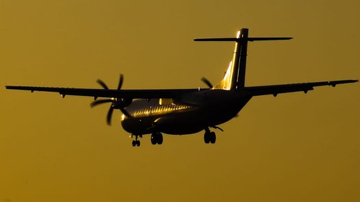 El avión perdido en Indonesia trasportaba a 11 personas. El avión perdido en Indonesia trasportaba a 11 personas.