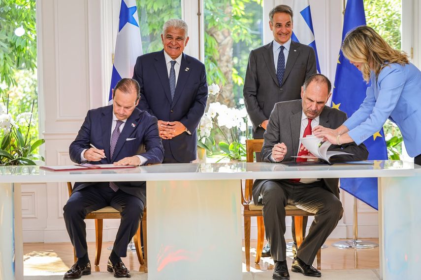 Luego de reunirse con el presidente de la República Helénica