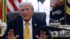 Trump toma medidas para frenar precios de la gasolina ante bloqueo de Irán en Ormuz