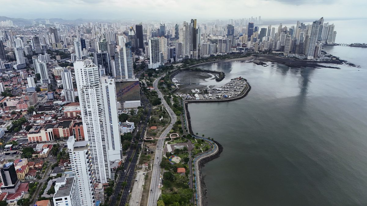Panamá registró en 2025 la mayor corrección fiscal de América Latina, luego de reducir el déficit primario del Gobierno Central en 2.5 puntos porcentuales del Producto Interno Bruto (PIB) y el déficit global en 2.4 puntos, de acuerdo con el informe Panorama Fiscal de América Latina y el Caribe 2026 Panamá registró en 2025 la mayor corrección fiscal de América Latina, luego de reducir el déficit primario del Gobierno Central en 2.5 puntos porcentuales del Producto Interno Bruto (PIB) y el déficit global en 2.4 puntos, de acuerdo con el informe Panorama Fiscal de América Latina y el Caribe 2026
