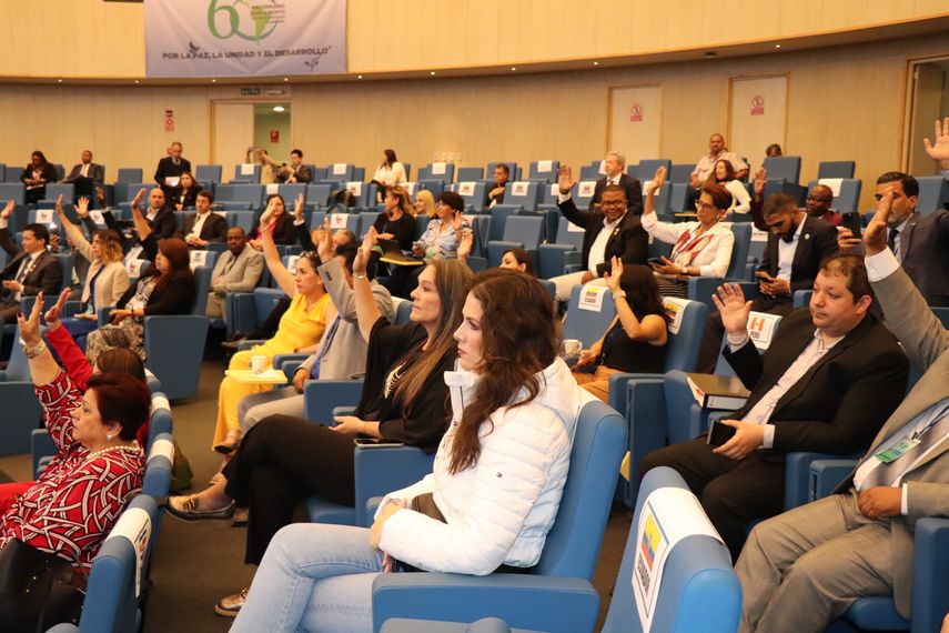 Miembros del Parlatino dieron avalan a varias iniciativas tendientes a generar políticas institucionales en los gobiernos de la región. Miembros del Parlatino dieron avalan a varias iniciativas tendientes a generar políticas institucionales en los gobiernos de la región.