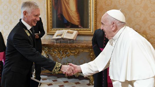 Papa Francisco habla de la situación en Ucrania con el nuevo embajador ruso en el Vaticano