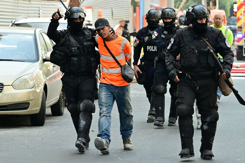 El último enfrentamiento de la Policía Nacional y Suntracs, dejó varios detenidos. El último enfrentamiento de la Policía Nacional y Suntracs, dejó varios detenidos.