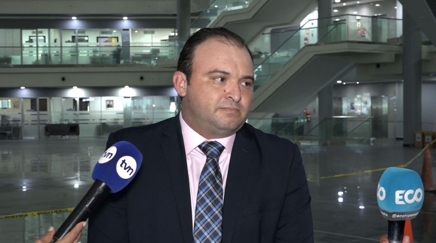 El diputado Carlos Saldaña fue expulsado de Vamos por no seguir la línea de los independientes.