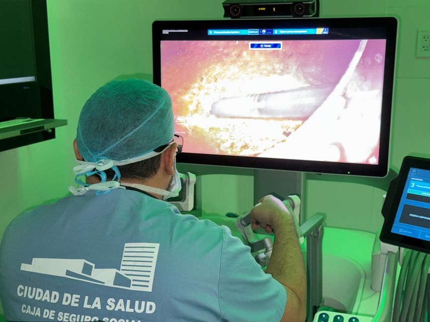 Realizan primera cirugía robótica para corrección de hernia abdominal en Ciudad de la Salud