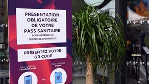 Francia podría poner fin a pasaporte de vacunación en abril