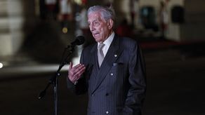 Mario Vargas LLosa promete pasar una larga temporada en Dominicana