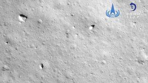 Sonda china recoge muestras tras posarse en la Luna