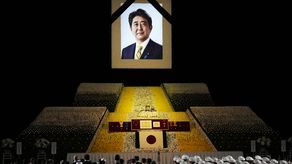 Benefactor o fascista: cruce de opiniones por el funeral de Abe en Japón