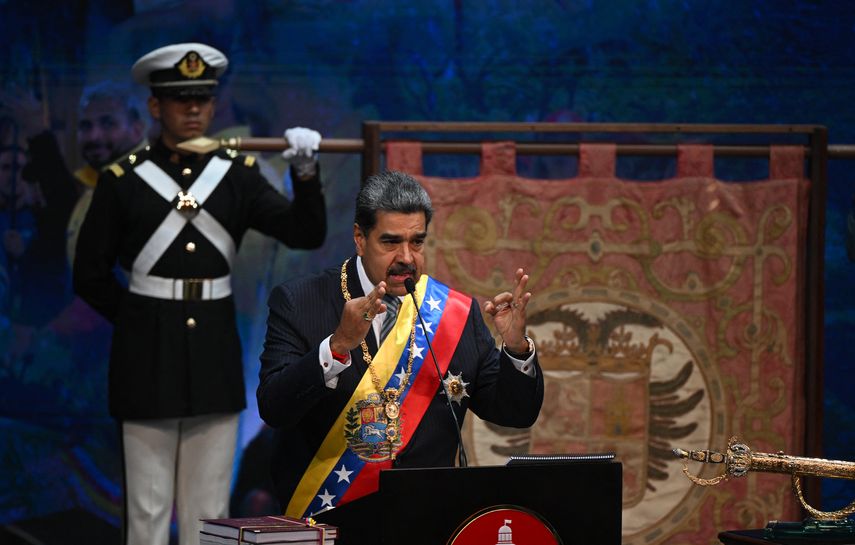 Maduro ordena ejercicios militares con 150.000 efectivos en Venezuela