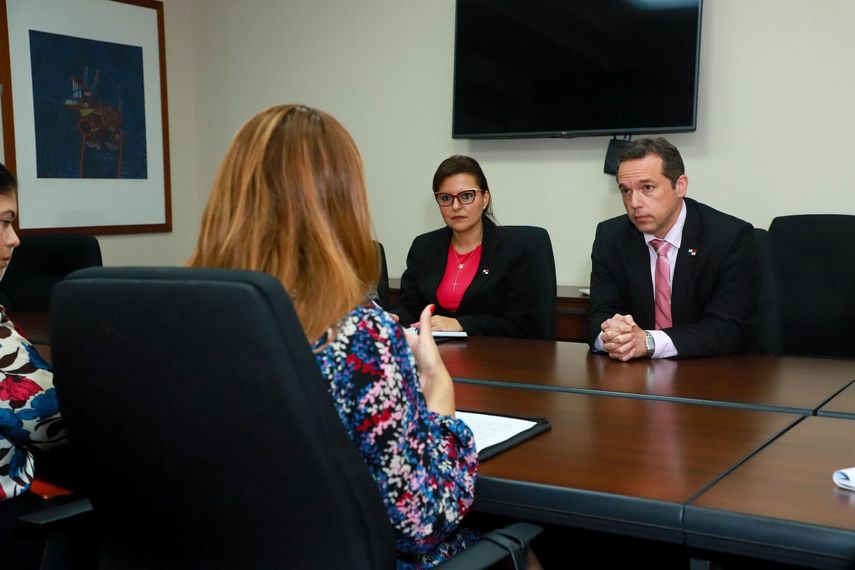 El ministro de Comercio e Industrias (MICI), Jorge Rivera Staff, se reunió recientemente con la directora general de la Autoridad Nacional de Transparencia y Acceso a la Información (ANTAI), Elsa Fernández Aguilar. El ministro de Comercio e Industrias (MICI), Jorge Rivera Staff, se reunió recientemente con la directora general de la Autoridad Nacional de Transparencia y Acceso a la Información (ANTAI), Elsa Fernández Aguilar.