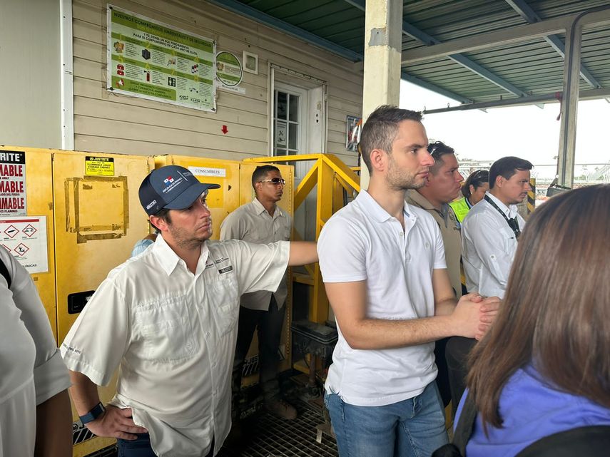 El ministro de Comercio e Industrias (MICI), Federico Alfaro Boyd visitó este martes la mina Cobre Panamá, ubicada en los distritos de Donoso y Omar Torrijos Herrera, provincia de Colón. El ministro de Comercio e Industrias (MICI), Federico Alfaro Boyd visitó este martes la mina Cobre Panamá, ubicada en los distritos de Donoso y Omar Torrijos Herrera, provincia de Colón.