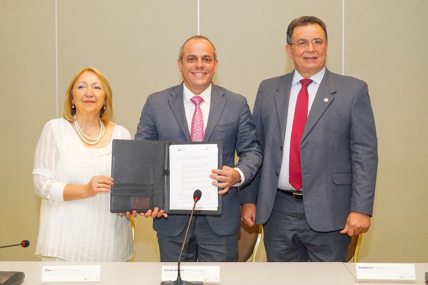 Parlamentarios y Contralores, alcanzan hito latinoamericano.